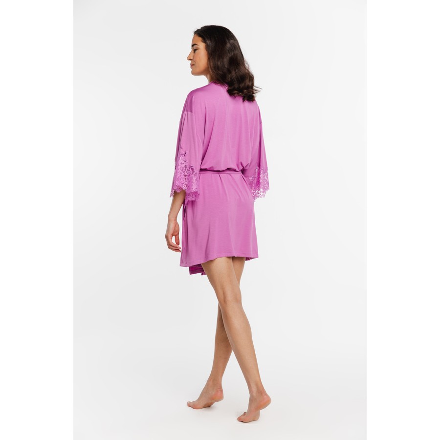 Bata rosa de micromodal con caída fluida